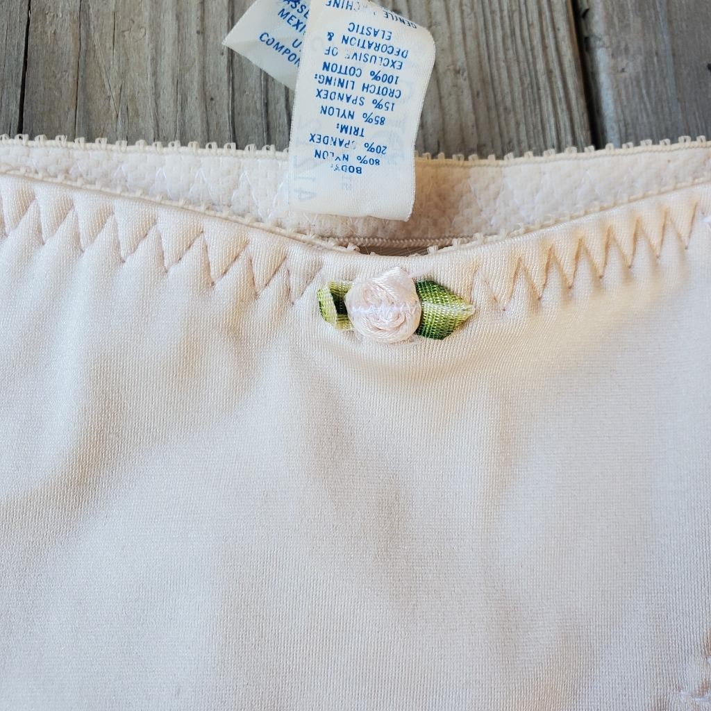 Small Olga 41212 Vintage Chantilly Beige Lace Trim Shorts Girdle Shapewear