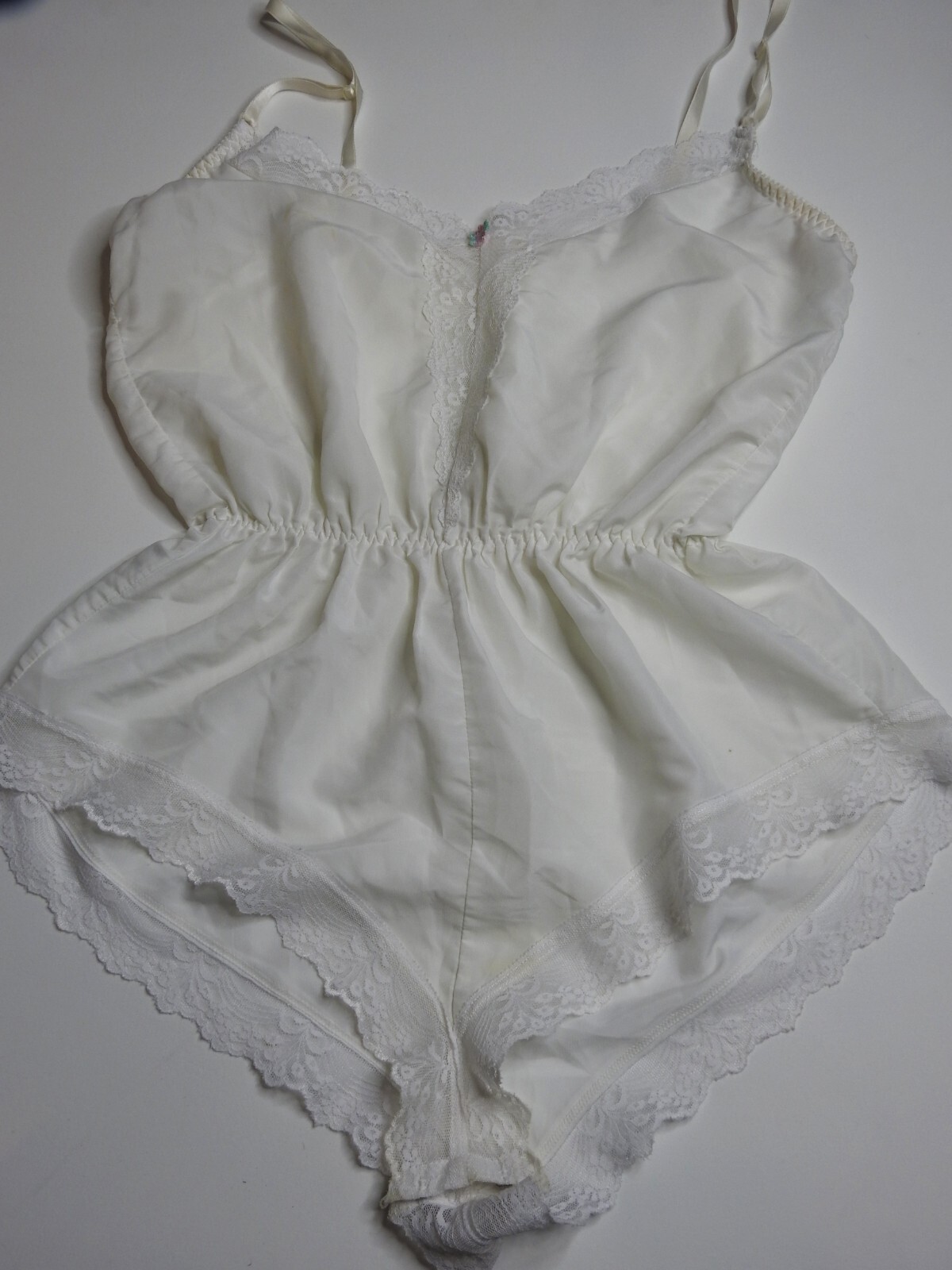 Vintage Early 80s Maidenform Ambiance Teddy Romper – Off-White – Size 6-8