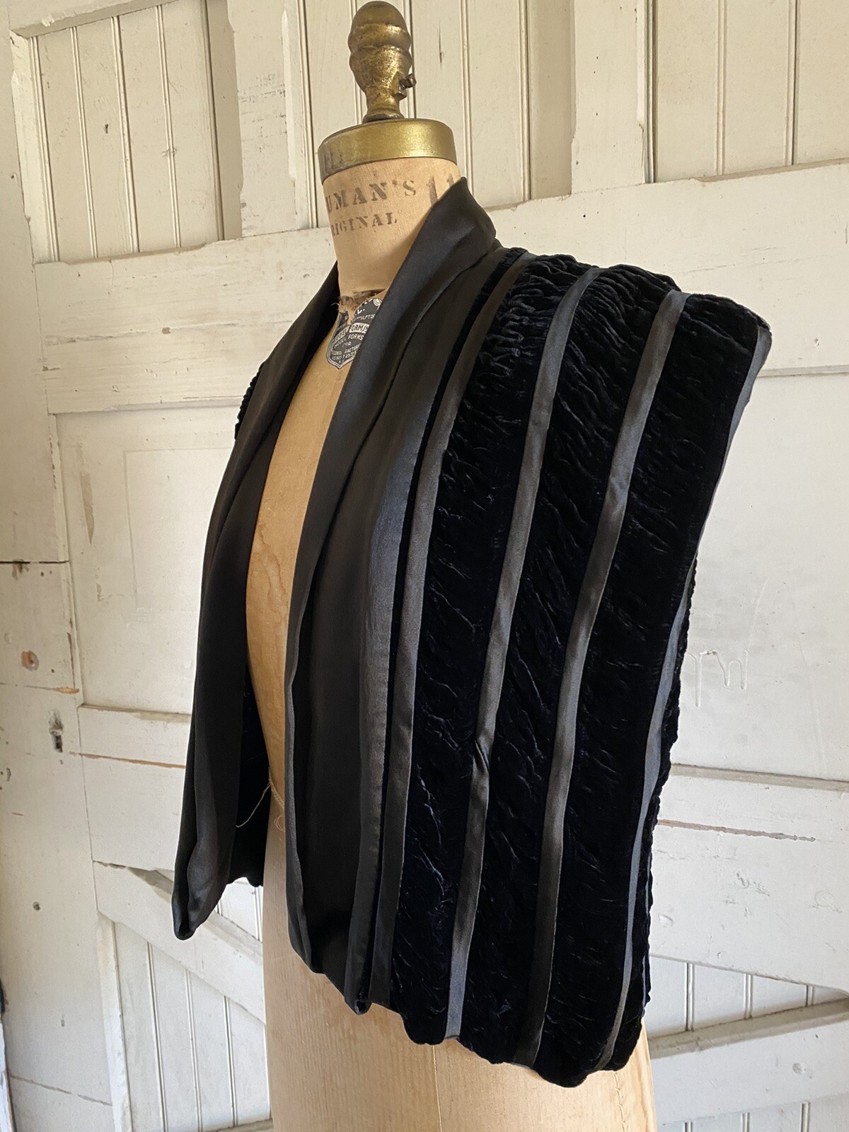 Vintage 1930s Black Silk Velvet Coffin Pleat Capelet Gothic Evening Cape