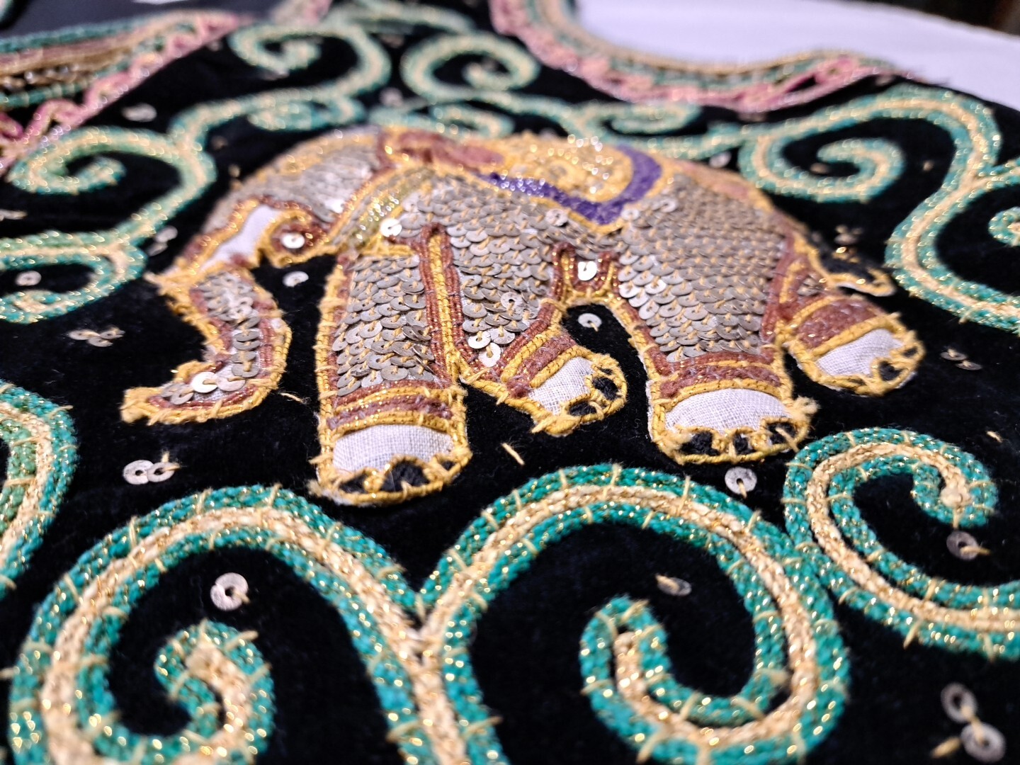 Vintage Carol Horn Workshop 3D Elephant Vest Embroidered Beaded Sequin Boho M/L