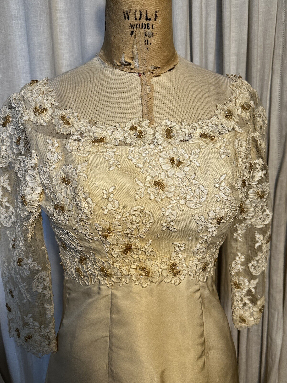 True Vintage Women’s Ivory Silk /Lace A/line Wedding Dress Sz XS Pre-owned