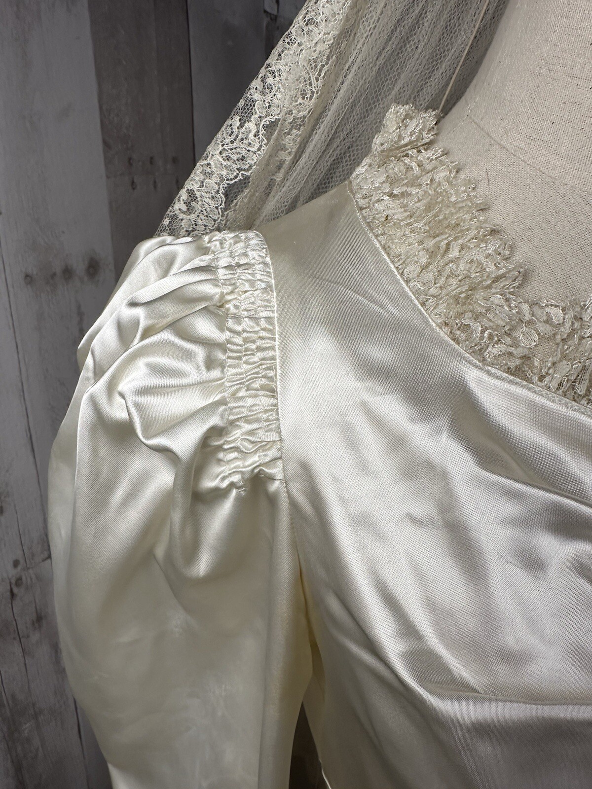 🌷1920s Art Deco Liquid Satin Wedding Gown / Bridal Dress Veil w/Wax Flowers