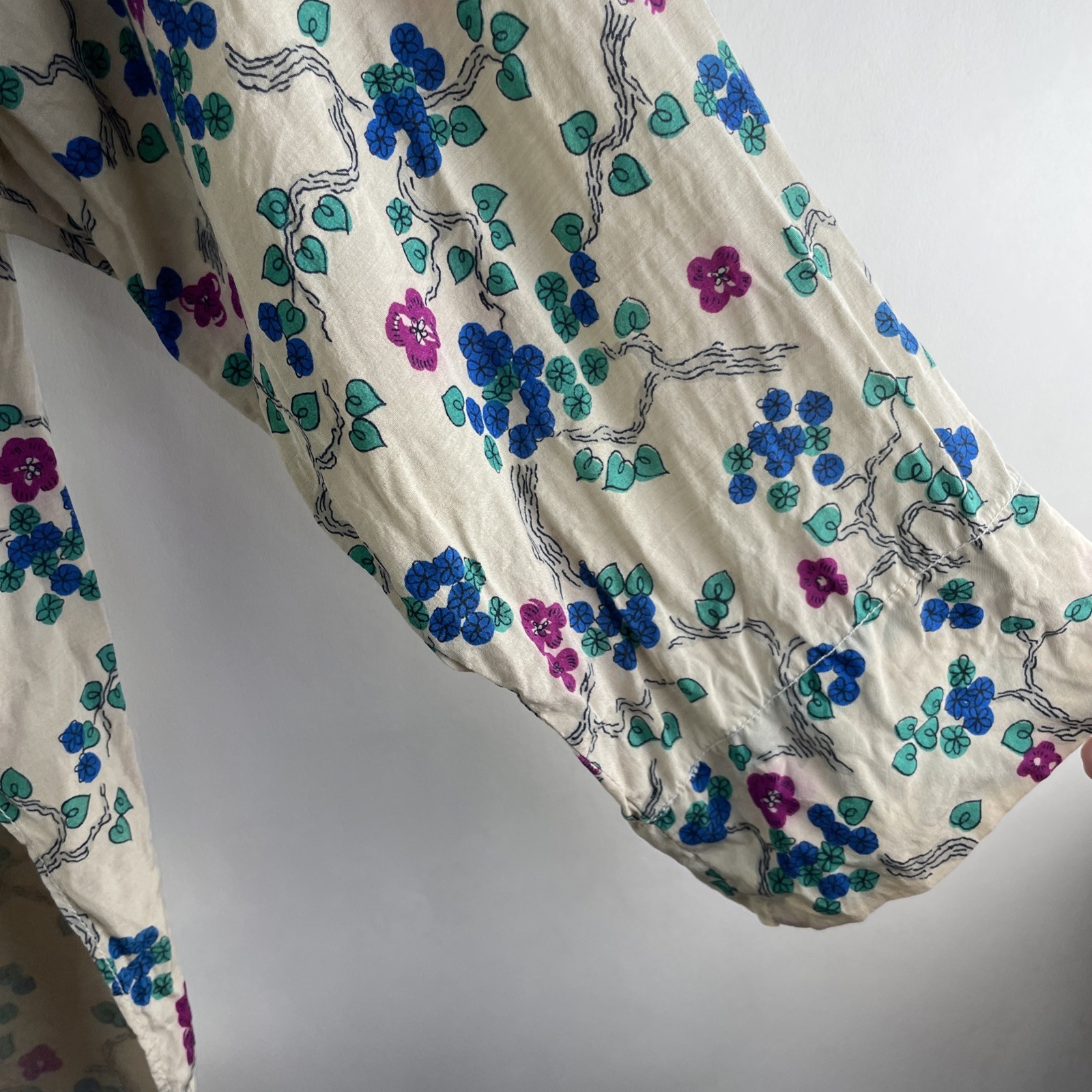 Vtg 40’s Nani of Hawaii Pure Silk Blouse Knot Button Floral 3/4 Sleeve Medium