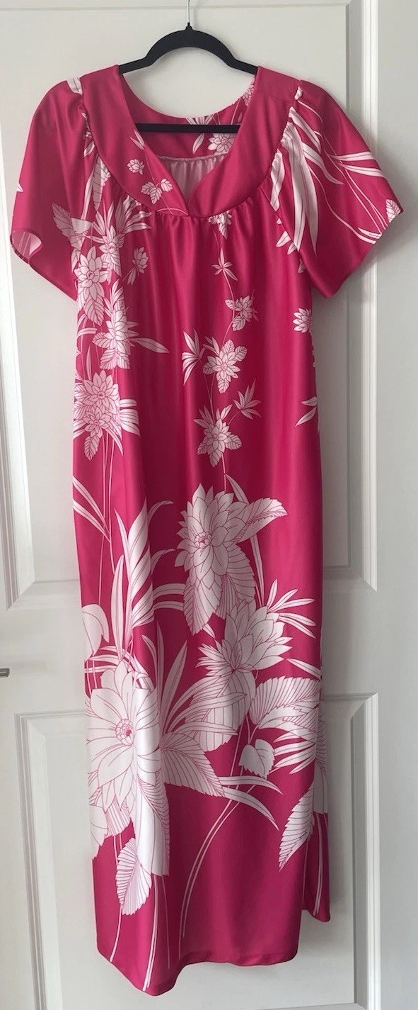 VTG Muumuu Red White Floral Exclusively Yours Size Medium 12-14 Roper Granny USA