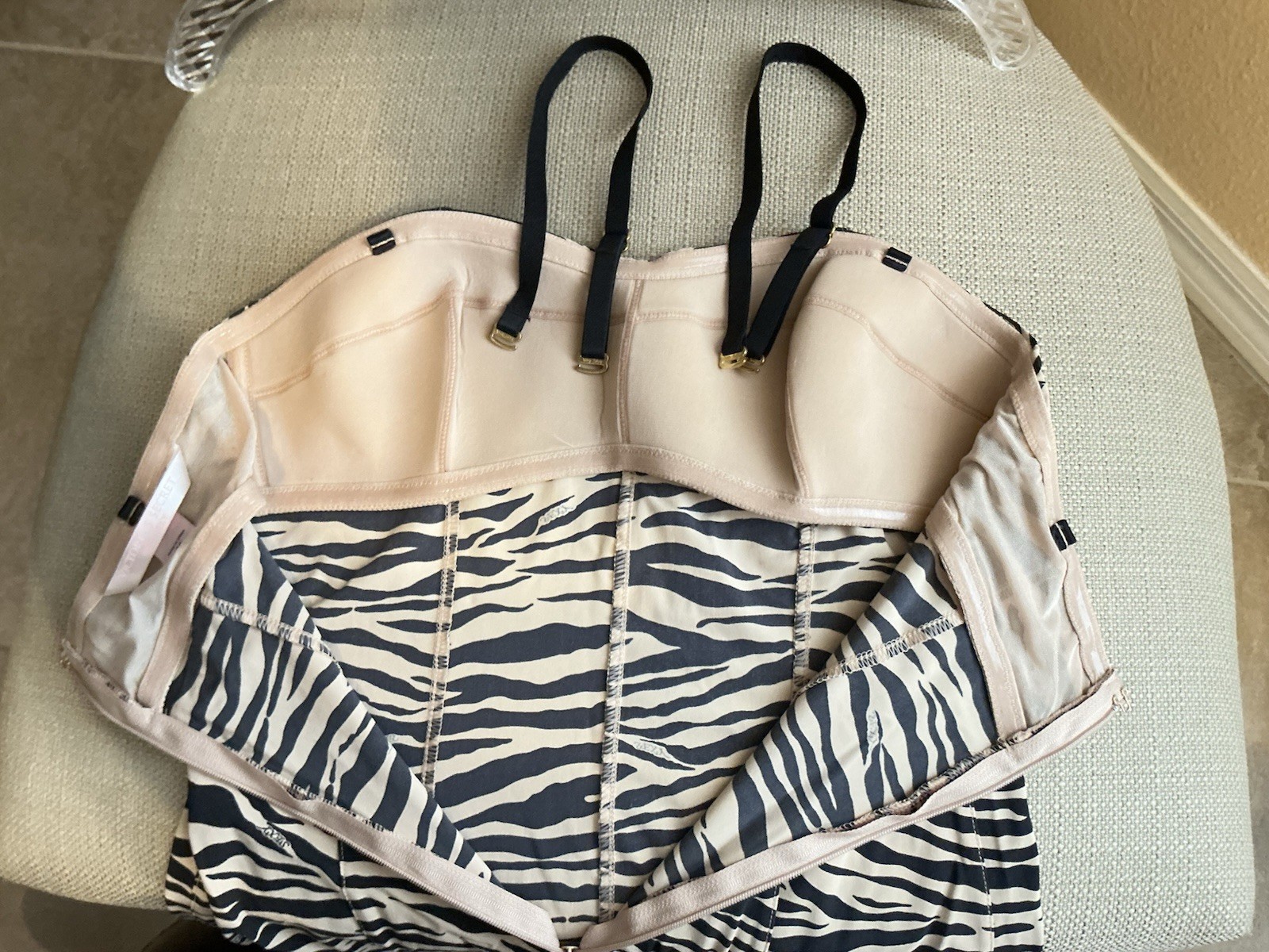 Cache “Very Sexy” Dress, Strap/Strapless Size Medium NWOT