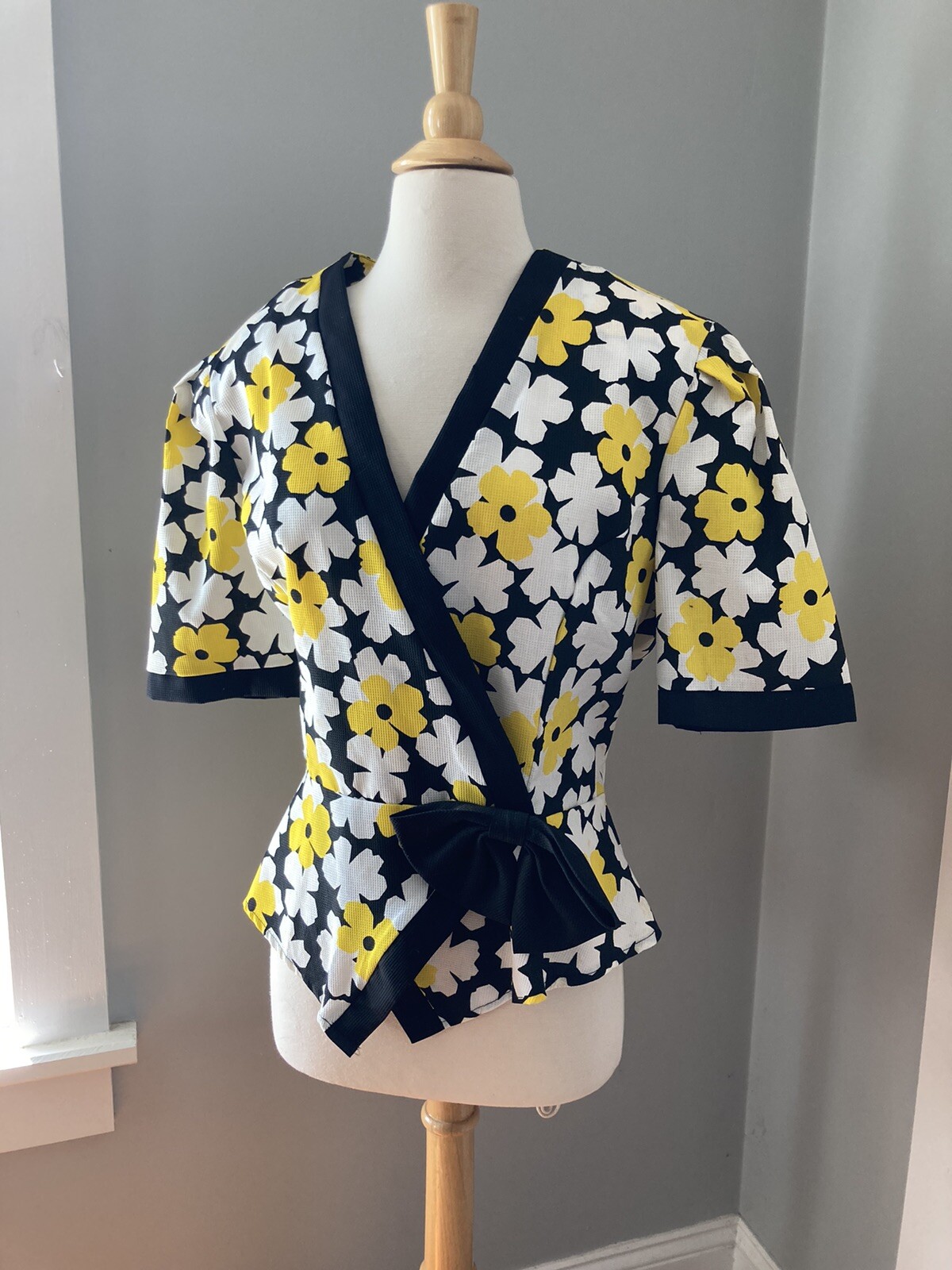 20 Vintage 1970s Yellow Black Floral Crossover Cotton Jacket Swim Cover-up Top