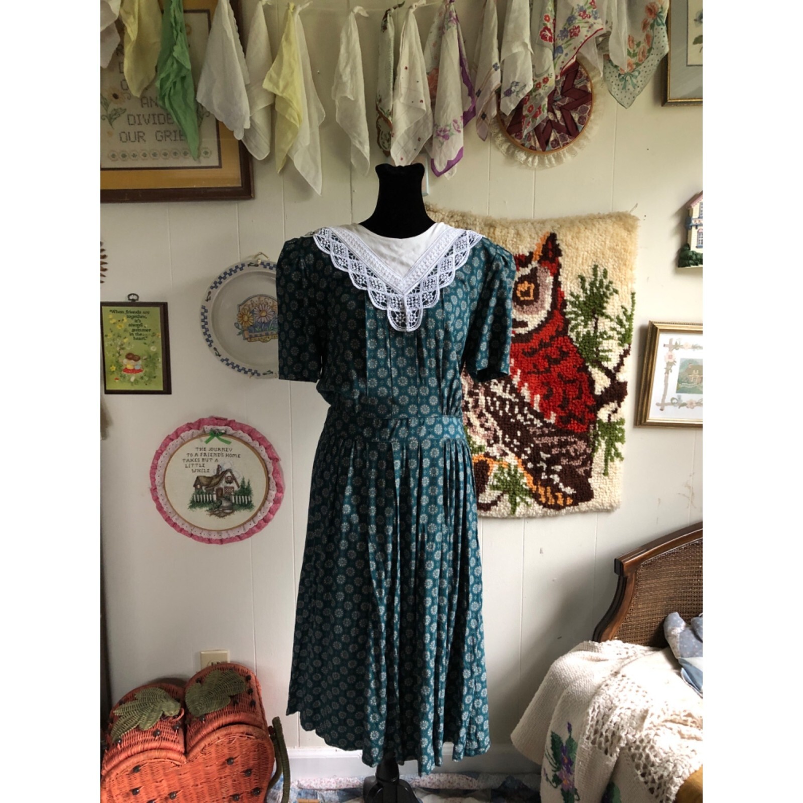 80’s VTG Stuart Alan Petites green geometric patterned lace midi length day dres