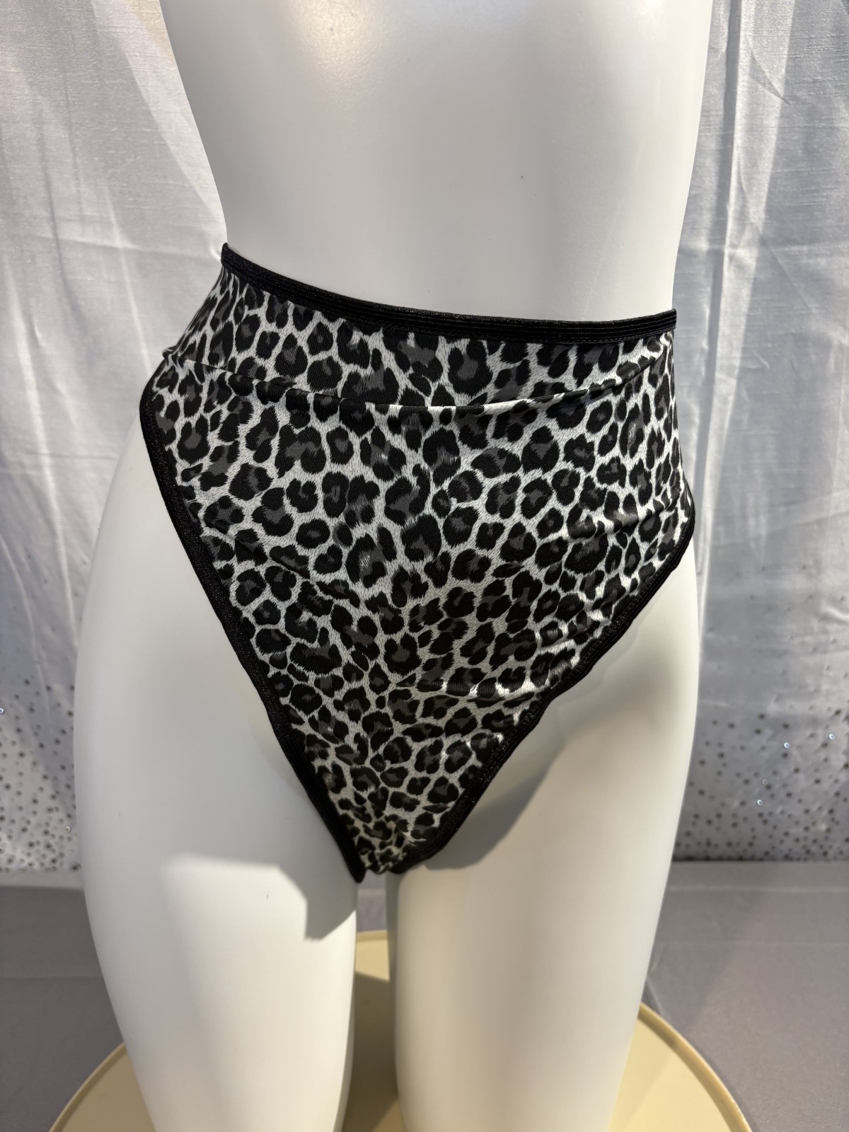 MAIDENFORM vintage NWT ANIMAL PRINT CAMI THONG SET Polyester/Spandex size XLarge