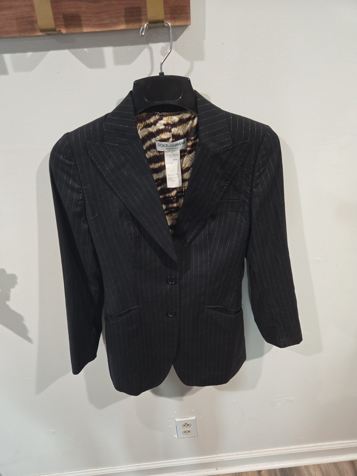 Dolce &Gabbana Pinstripe Vintage Blazer Women’s Tiger Stripe Lining Size 38