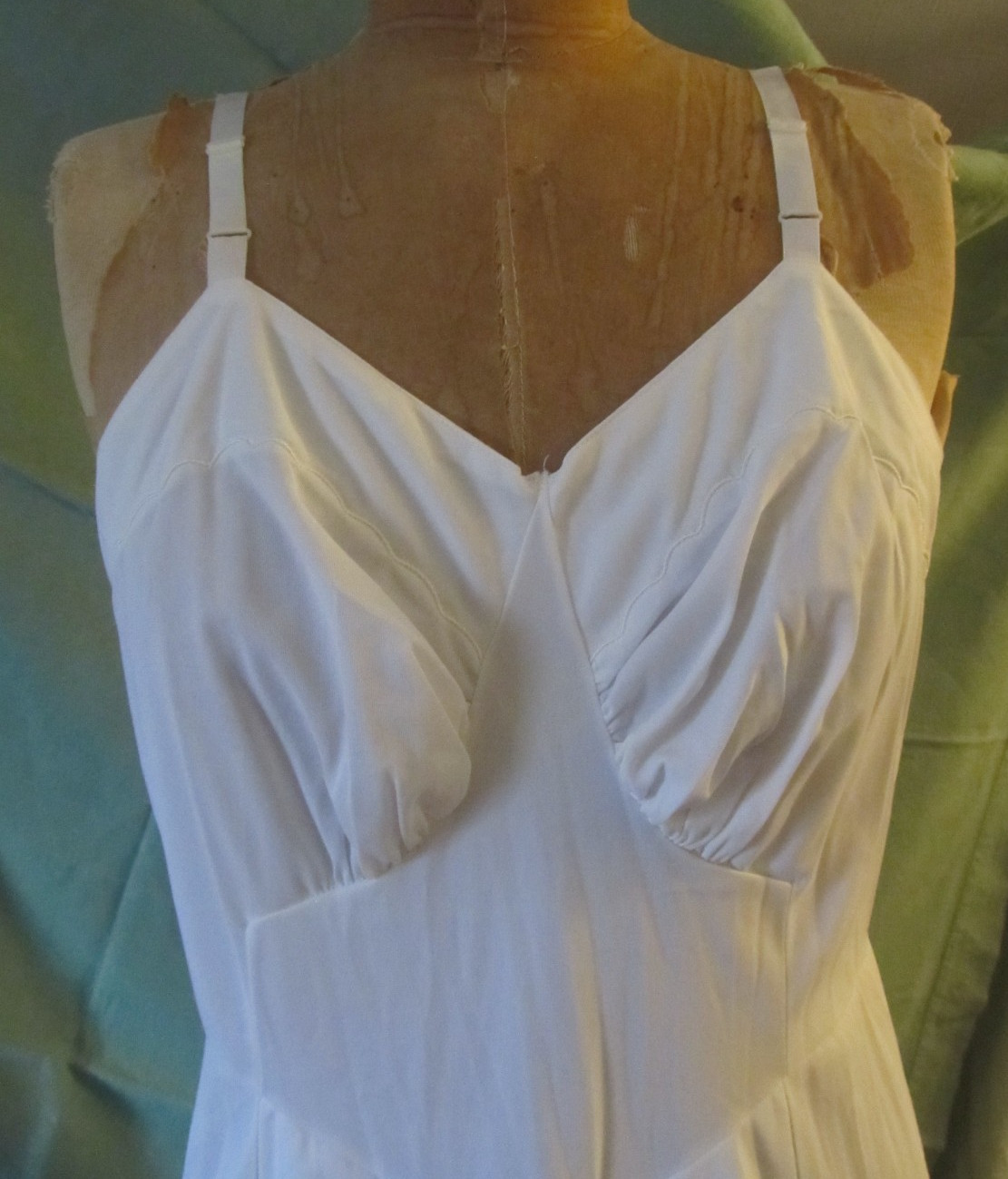 Vintage 60’s white nylon Glamour Girl classic pin-up slip