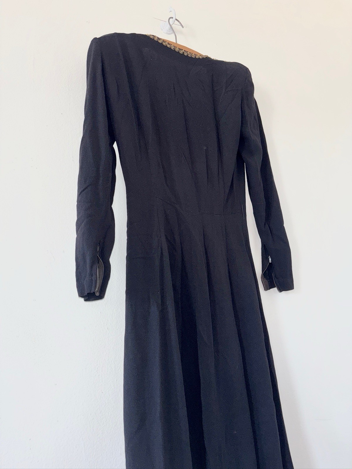 Vintage 40s Glamorous Slinky Crepe Evening Gown With Gold Bullion Embellishments