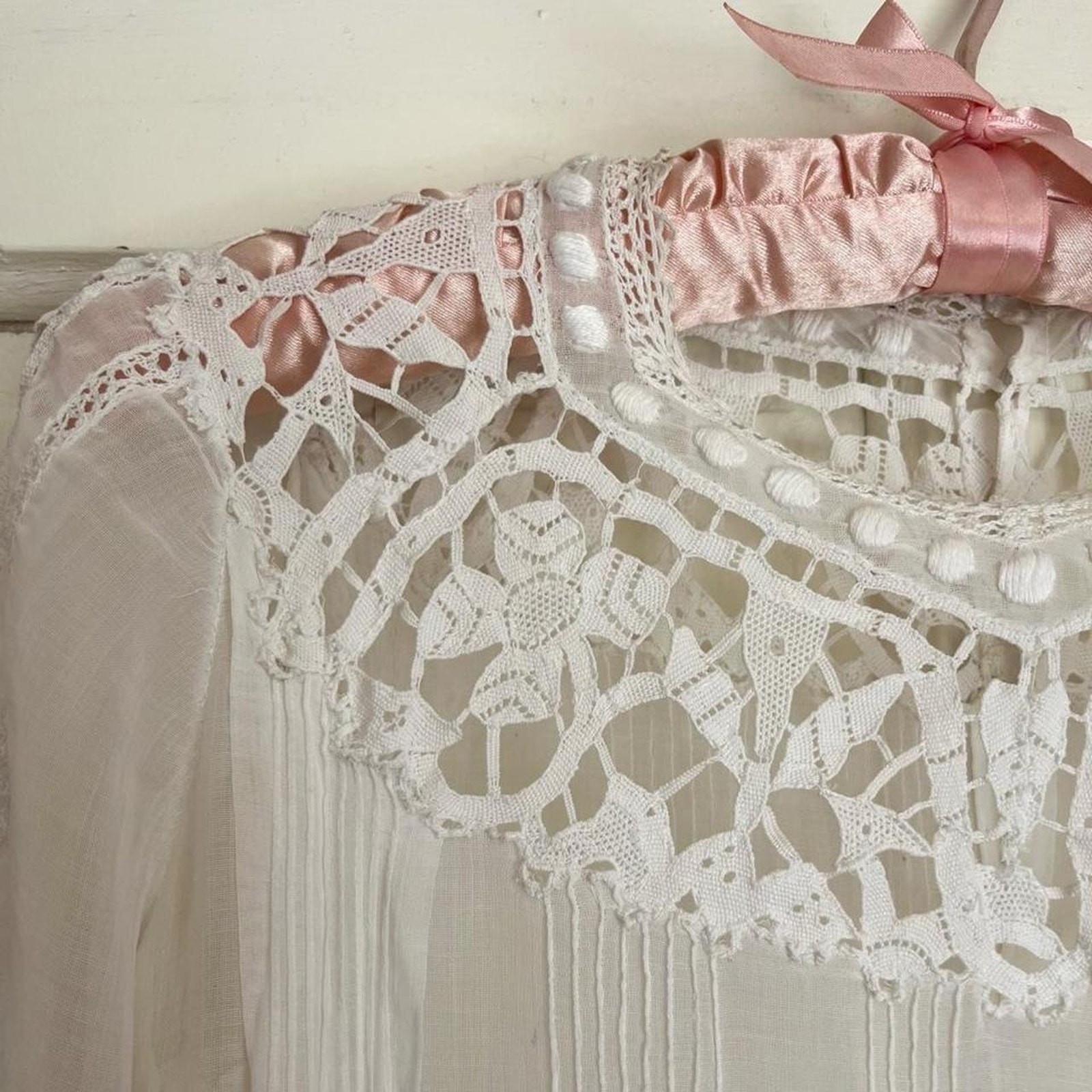 Antique 1920s White Sheer Cotton Iris Floral Crochet Lace Flapper Blouse Size XS
