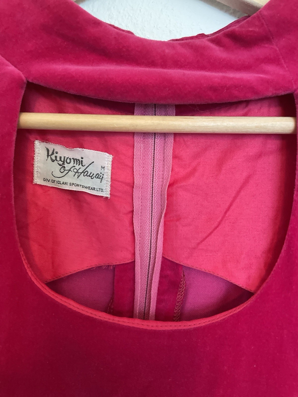 Vintage 1960s-70s Kiyomi Of Hawaii Fuchsia Velvet Dress Size M