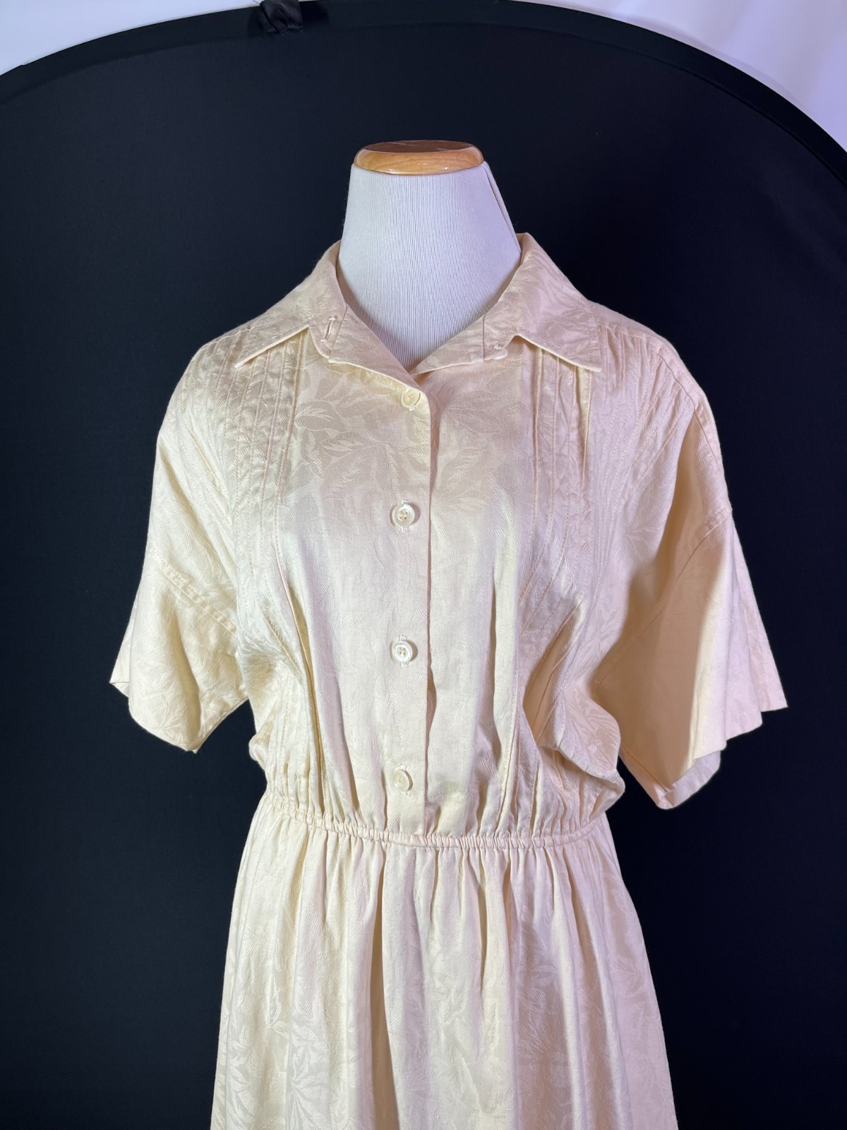 Vintage 1980s Leslie Fay Size 10? Cream Short Sleeve Shirtdress Pockets