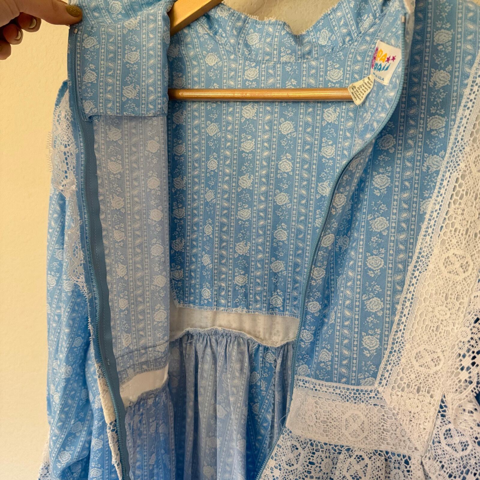 Vintage 70s prairie dress lace trim sky blue white floral leg of mutton sleeve M