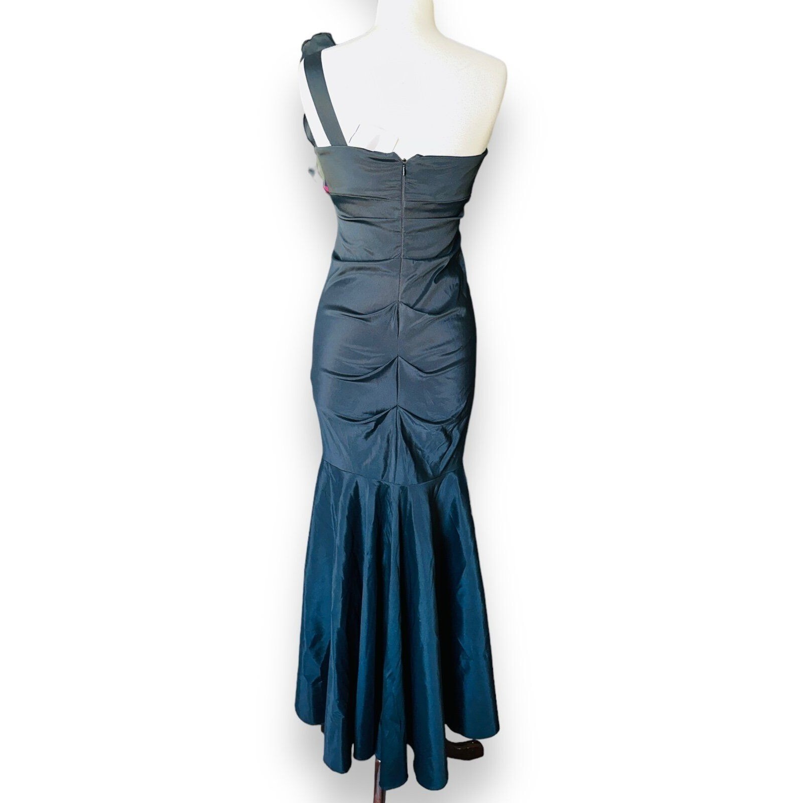D2 Vintage Cache New NWT One Shoulder Mermaid Cascade Gown Black Size 8