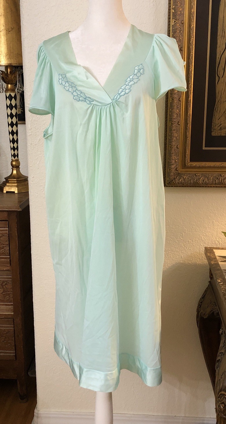 VTG Vanity Fair Nightie Sz L Flowy Cap Sleeves Seafoam Night Gown Nylon