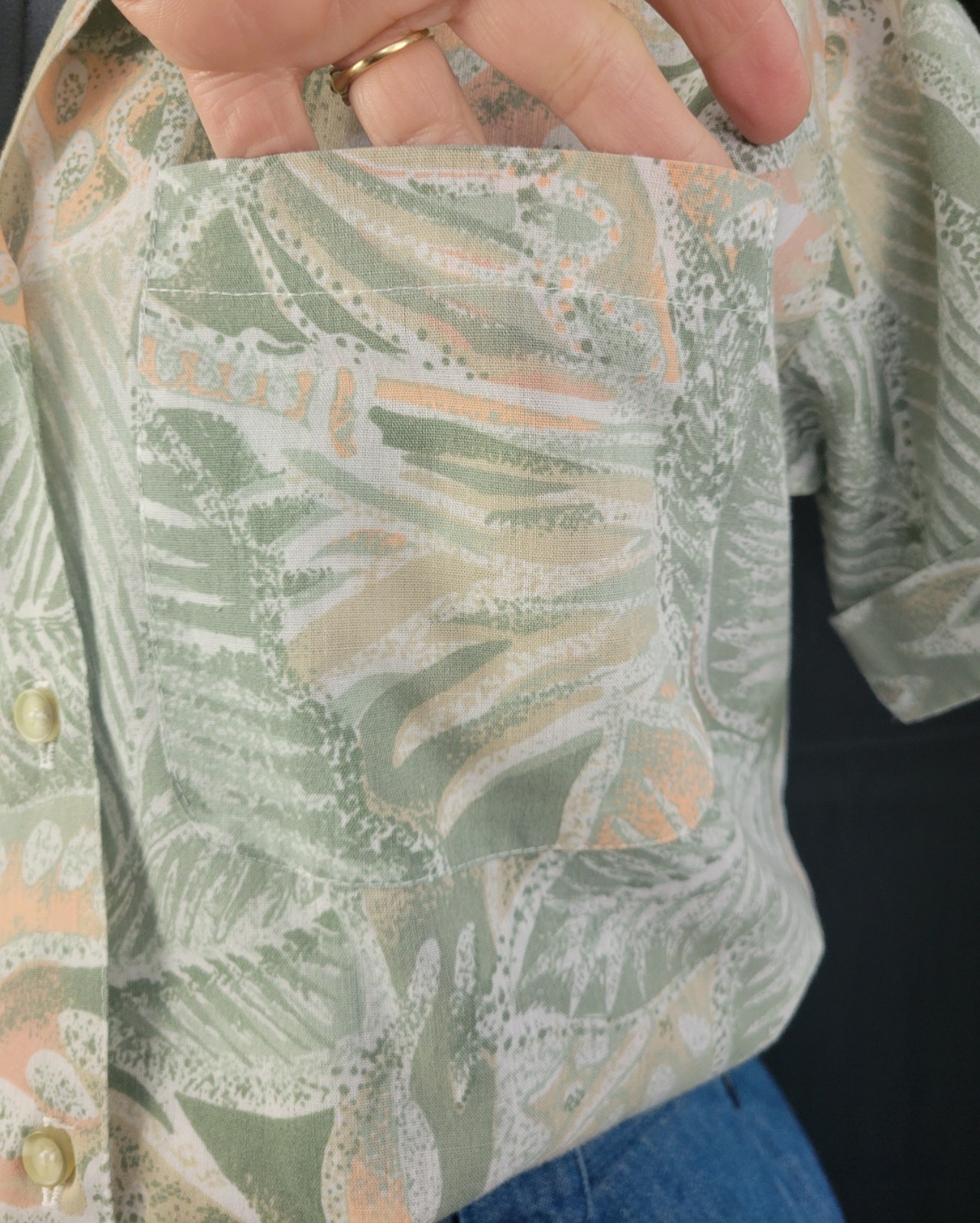Vintage Alfred Dunner Sage Green/Tan/Peach Leaf Pattern Button Down Size 8