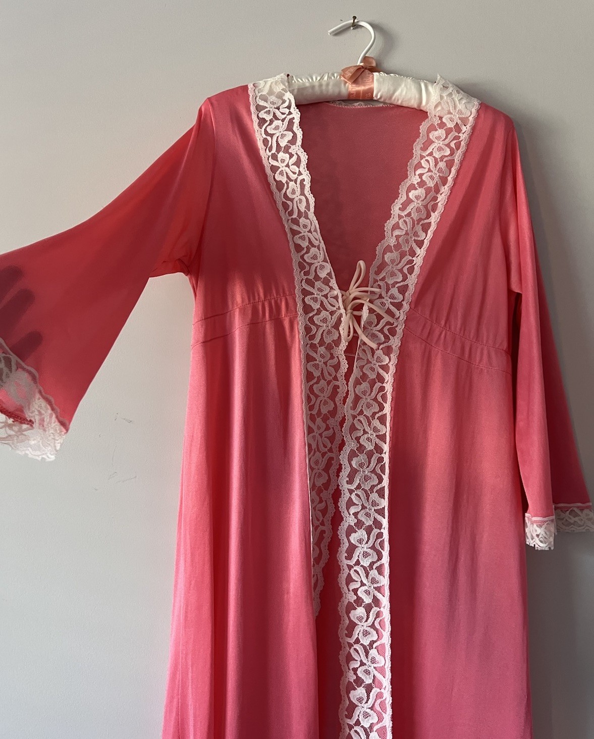 Vintage Open Front Robe Gown lace Cottage Fairy Lace House Dress Coral Read