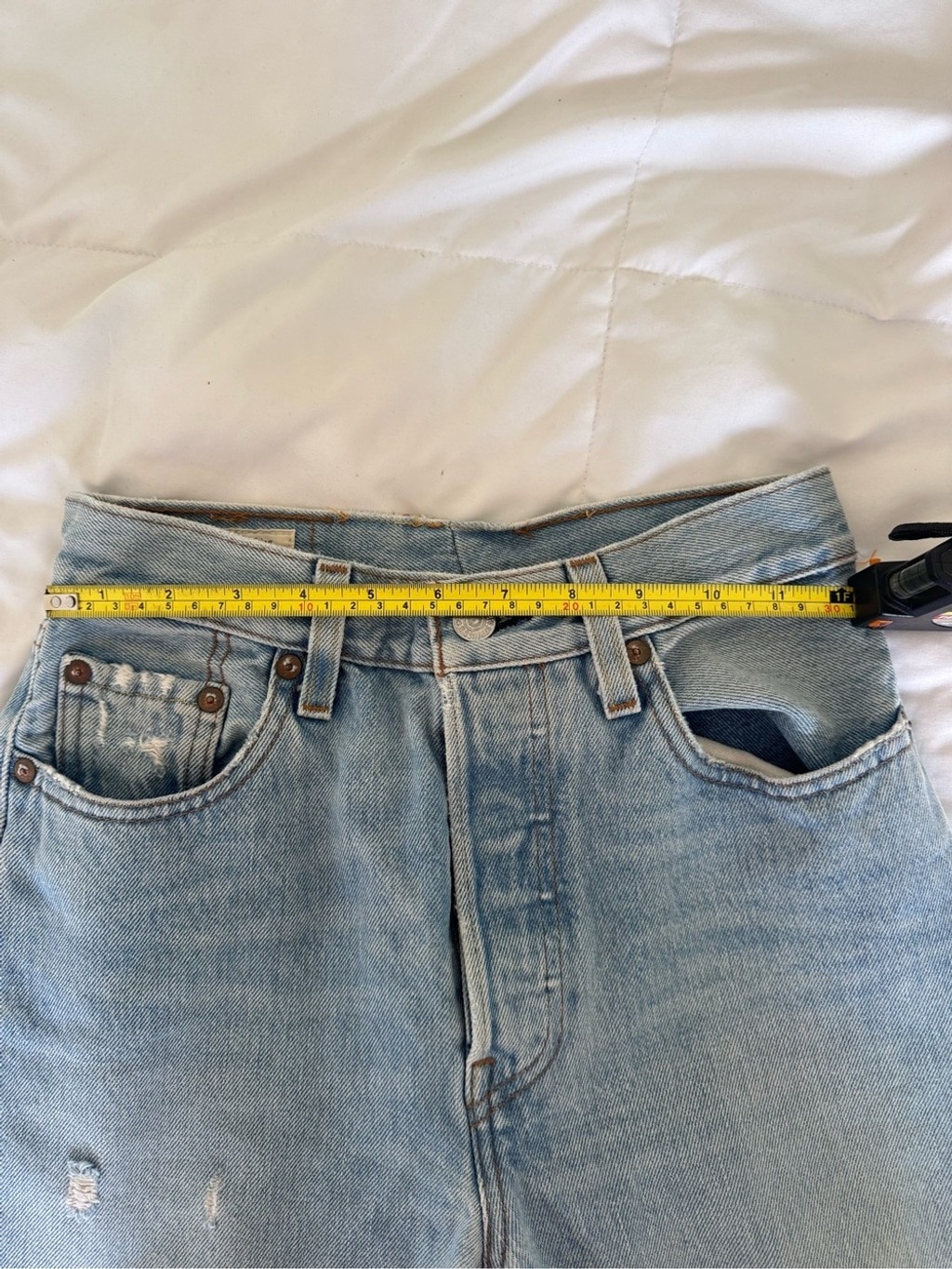Vintage Levi’s 501 Light Wash Distressed Denim Jeans Women’s Size 0/2 Approx Y2K