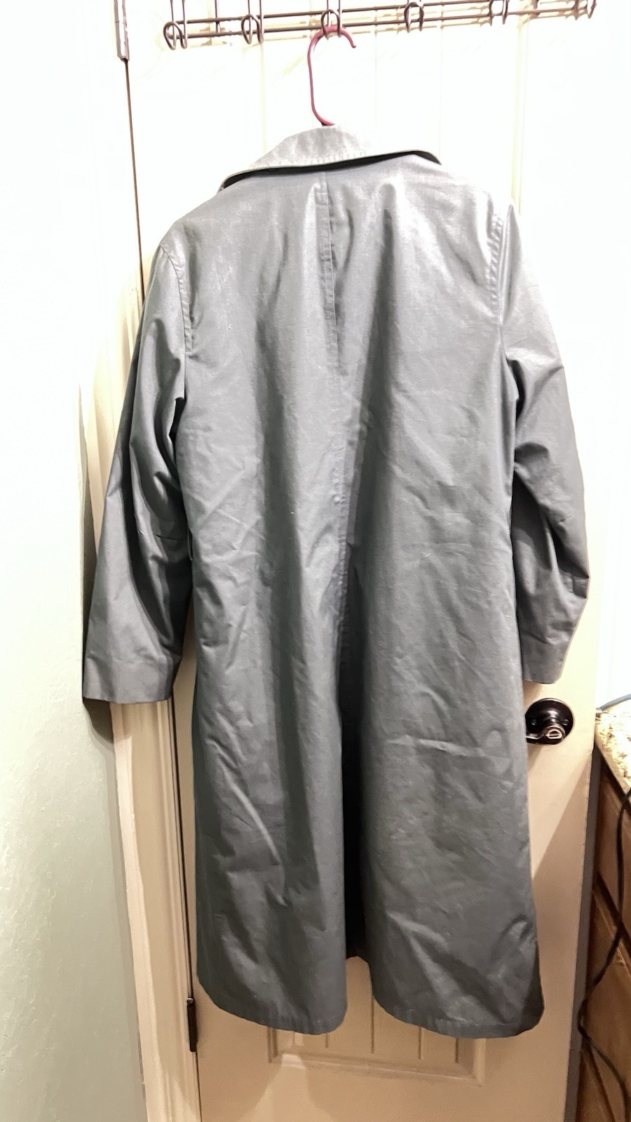 London Fog Women’s Vintage Trench Coat. Est. 1970-1980’s Excellent Condition