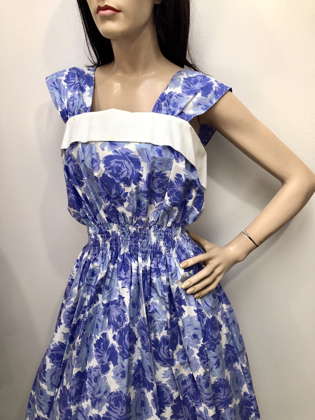 VTG 1950s *BLUE ROSE BLOSSOM All-Over Print CHINTZ SUNDRESS* Wide CINCHED WAIST