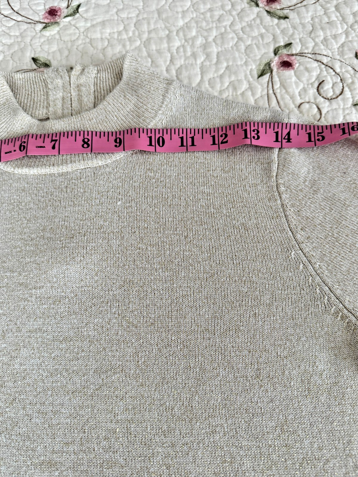 Vintage 70s Gold/Cream Mock Neck Sweater Metallic Fleck Short Sleeve Zip Back