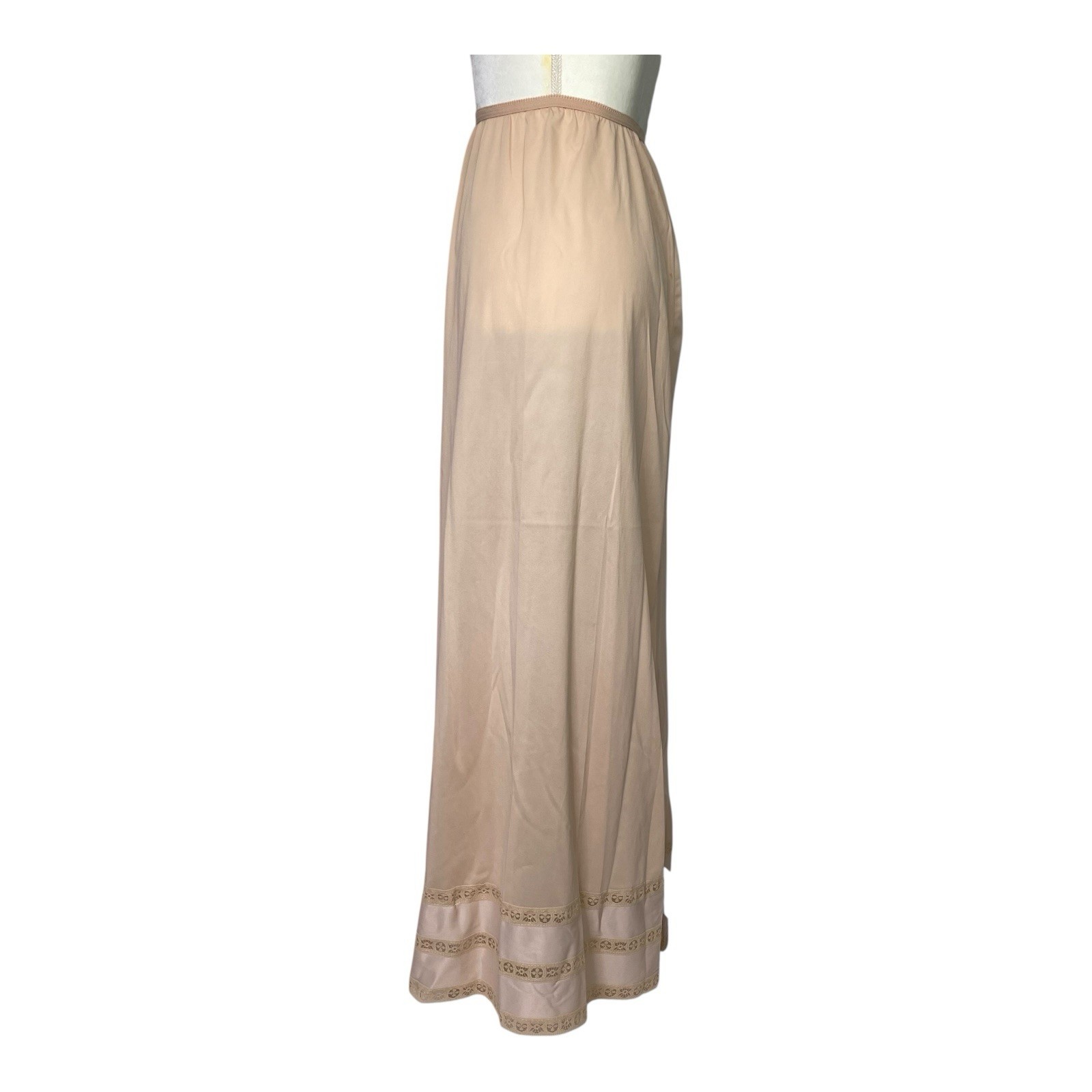 Gossard Artemis Size Small Style 9014 100% Antron III Nylon Beige Slip USA made