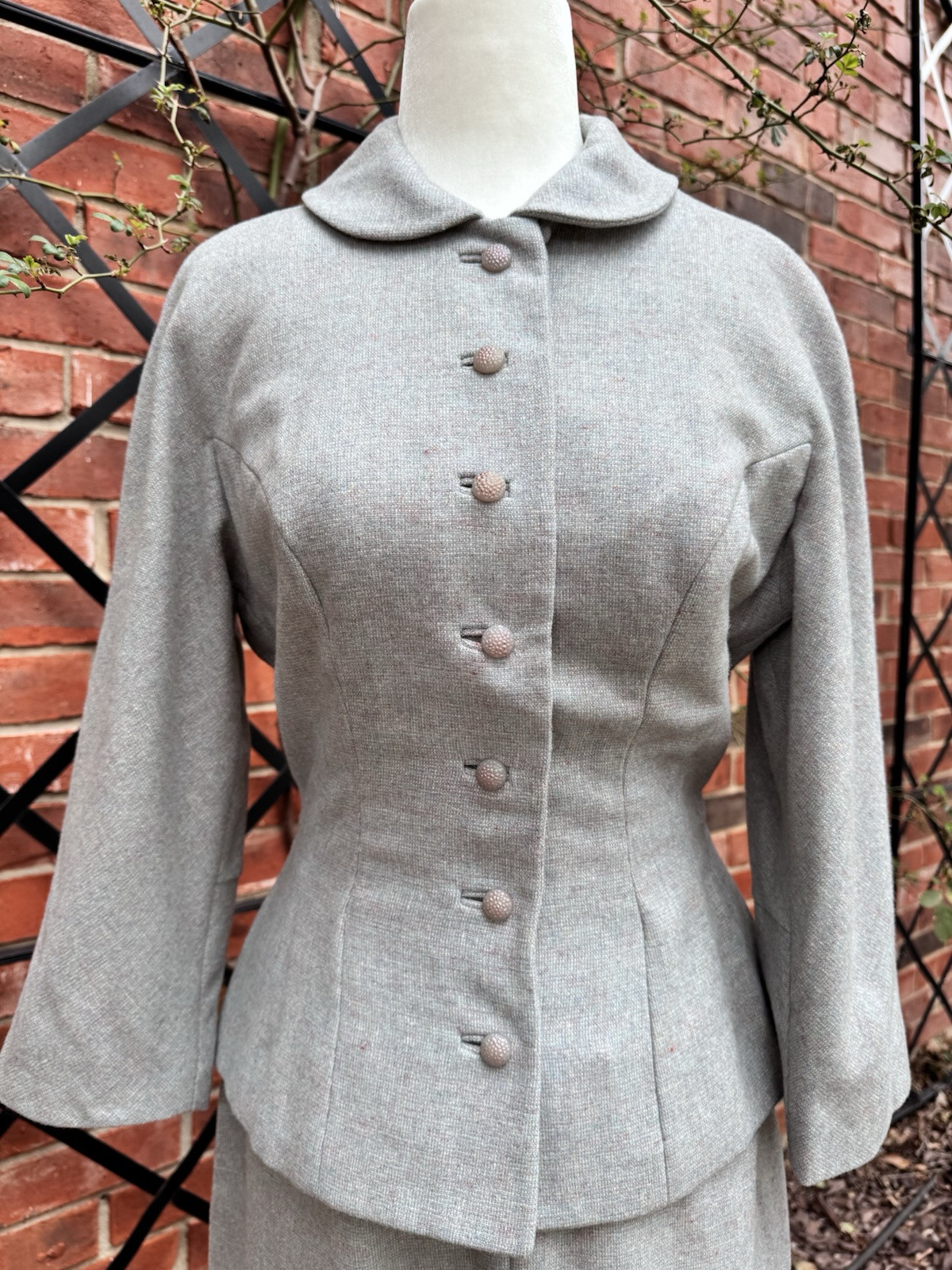 Timeless Vintage Early 1950s Lt Gray 2 Piece Jacket And Skirt Suit Set Size S/M
