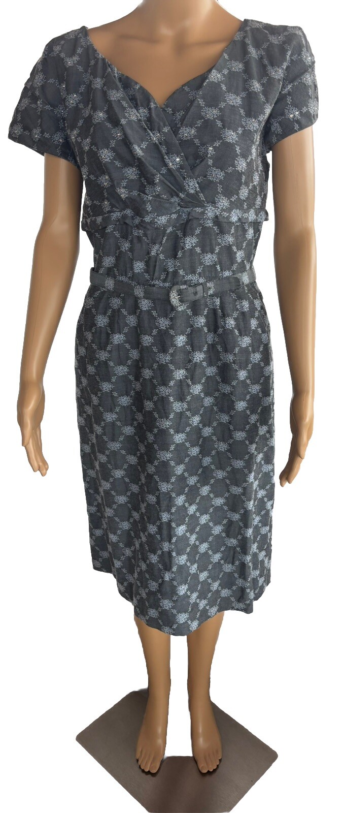 Chic Gray and White Print Sparkled Top Handcrafted 1950’s Sheath Dress Unlined