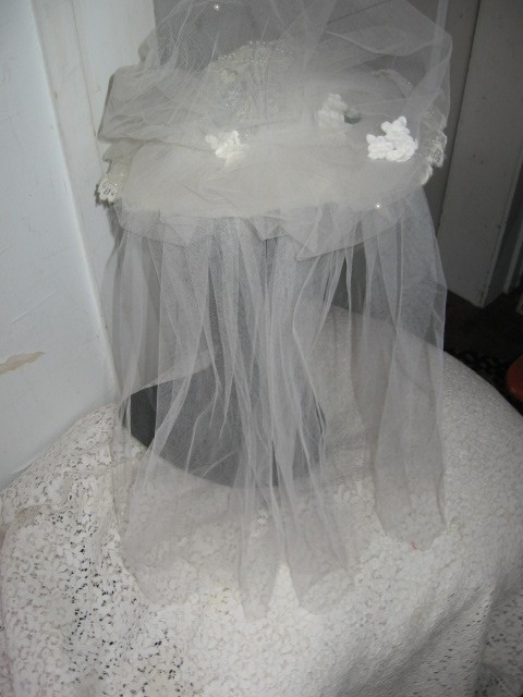 VTG 1980 2pc CREAM GLOSSY SATIN BALL GOWN/LACE-PINK RIBBON FLORAL-9-10-LACE HAT