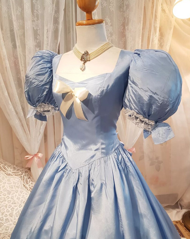 Vintage Blue Puff Sleeves Wedding Dresses Lace Appliques Satin Bridal Ball Gowns