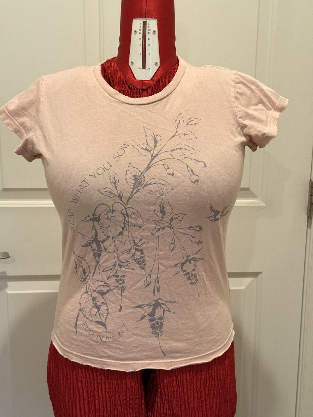 Women’s Vintage Early 2000’s Red Button Seven Size Large pink graphic T-shirt