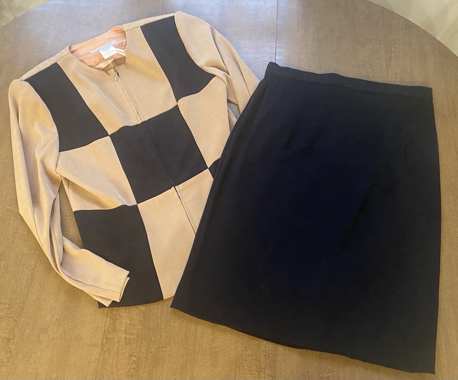Jessica Howard Vintage 2 Pc, Size 10 Suit, Color Block, USA Made Shoulder Pads