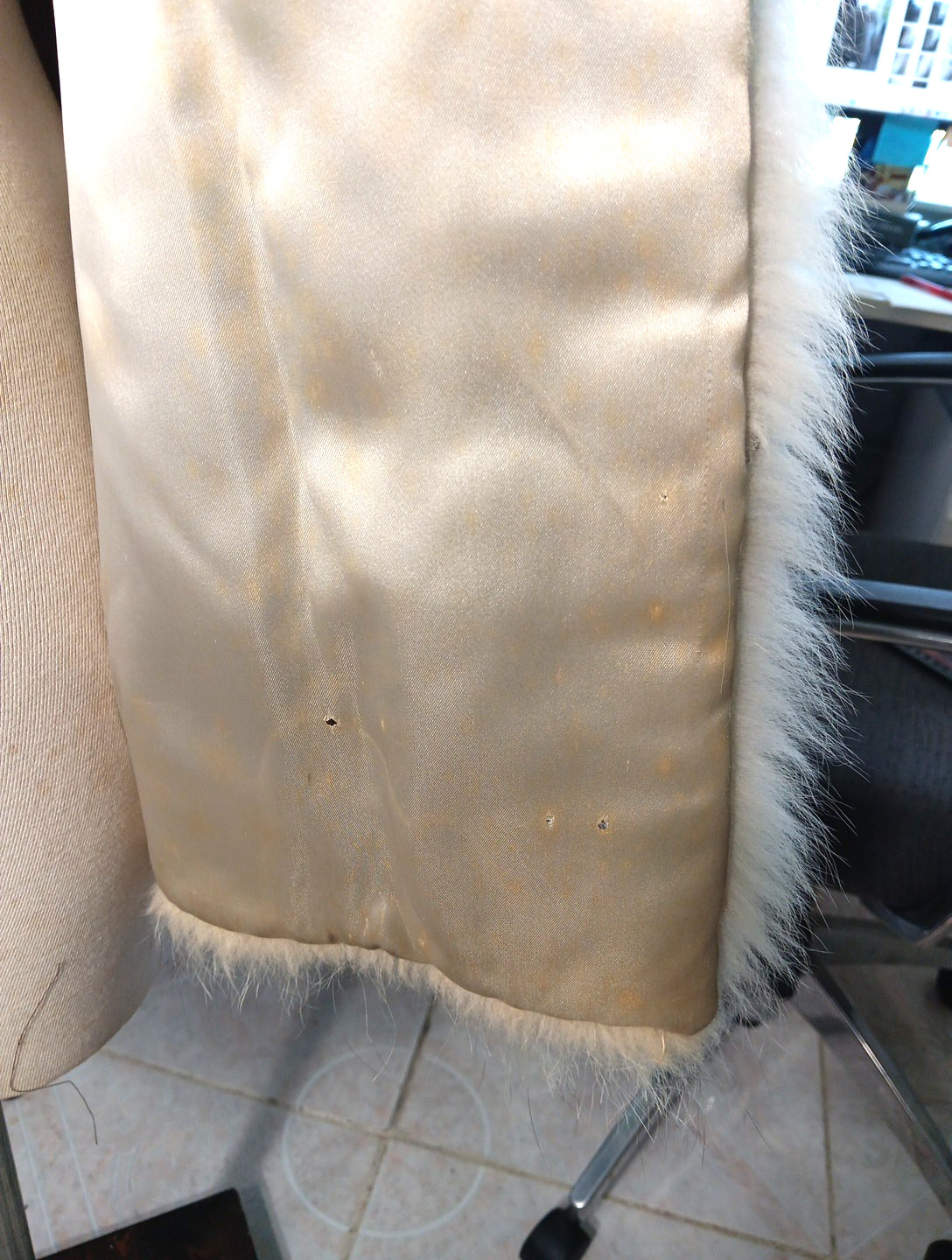 VINTAGE 1990’s SAGA IVORY FOX SHORT COAT XS-SML