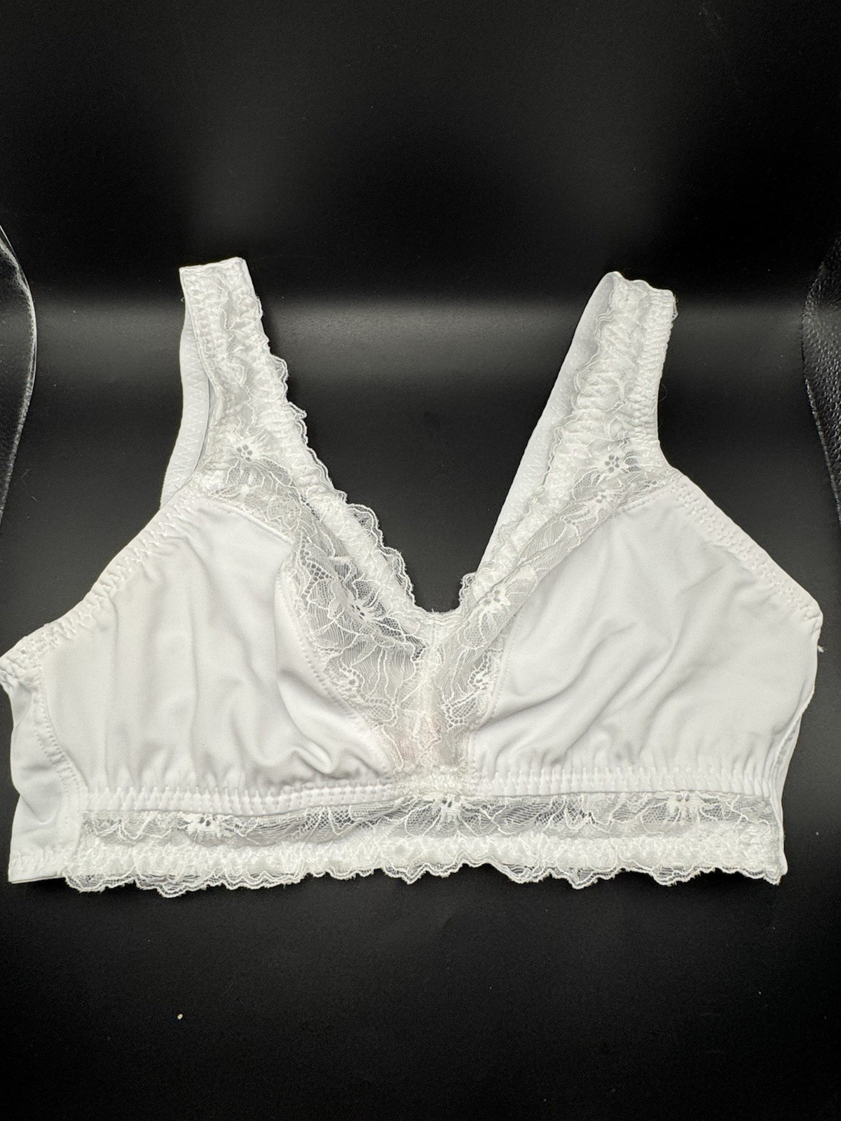 BREEZIES Size M WhiteIvory Lace Detail Molded Cup Wire Free Bralette #A373660