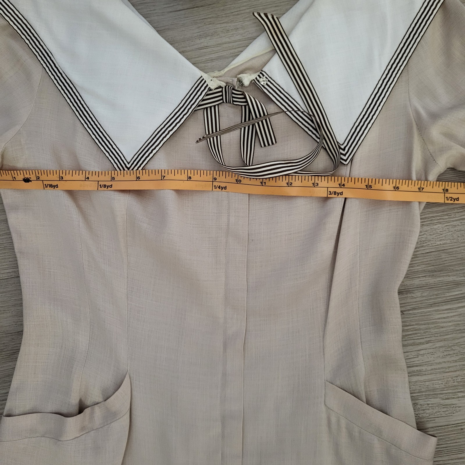 VTG Minx Modes Dress 60’s Beige Point Collar Pin Stripe Silk Scarf Retro