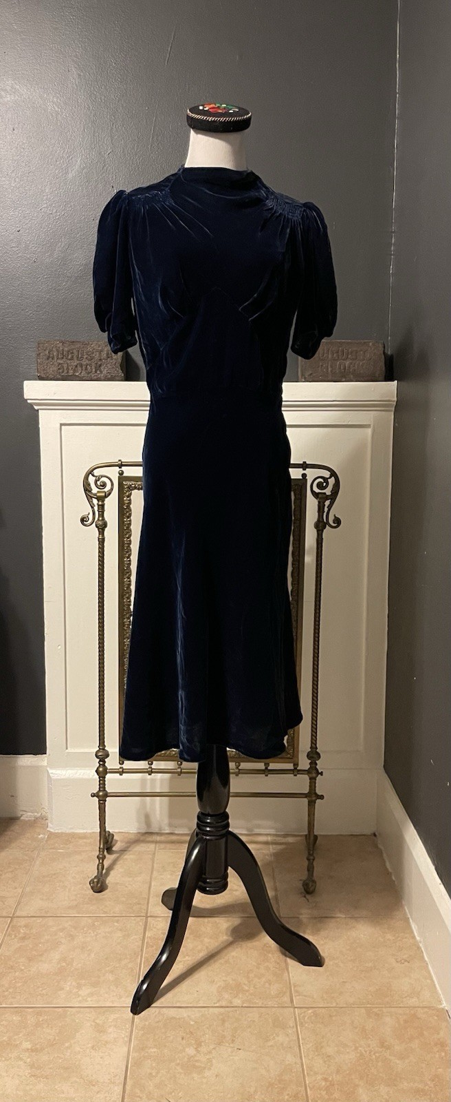 1940’s Vintage Velvet Dress In Midnight Blue