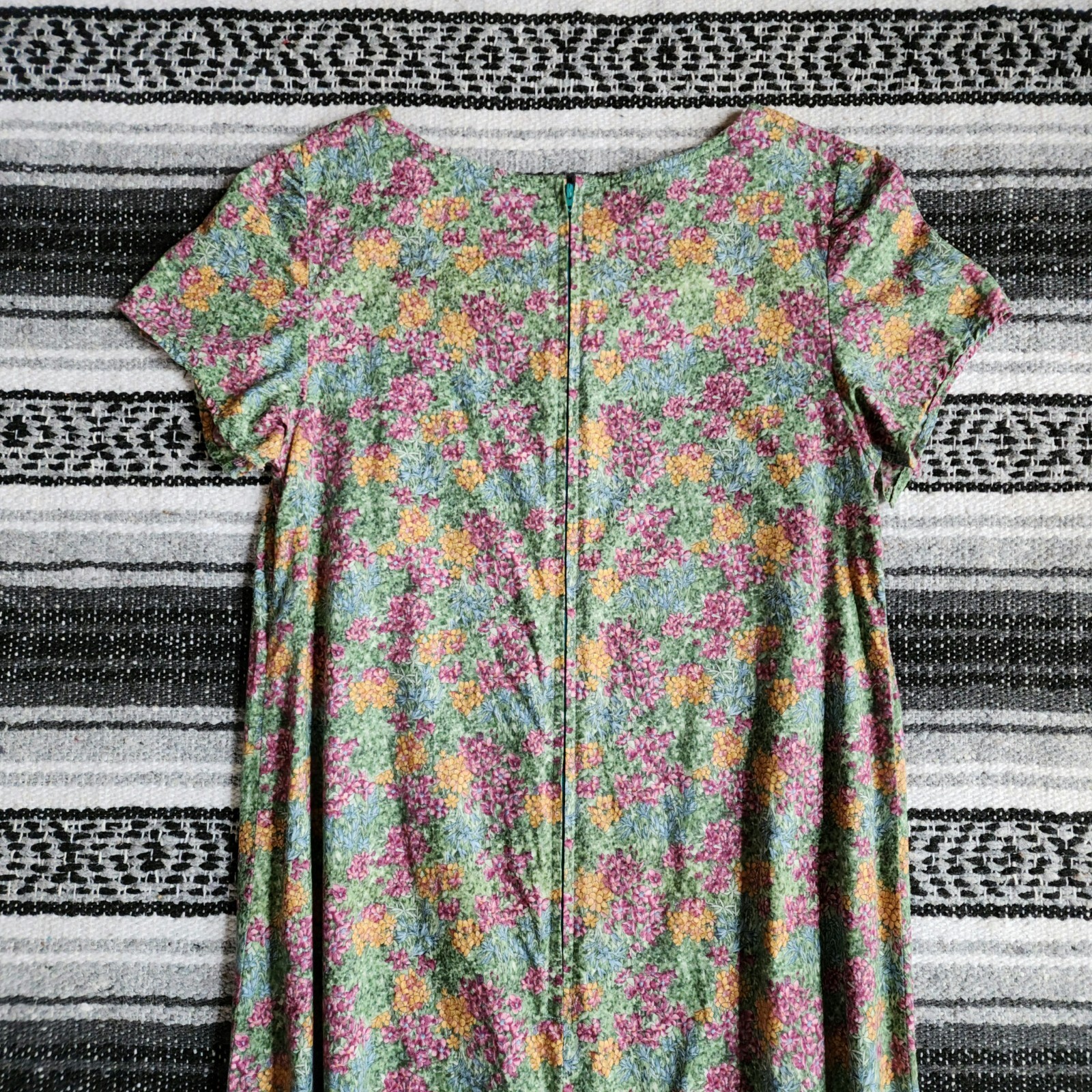 Vtg Unbranded Sz S/M Below Knee Midi Short Sleeve Shift Tent Dress Floral Print