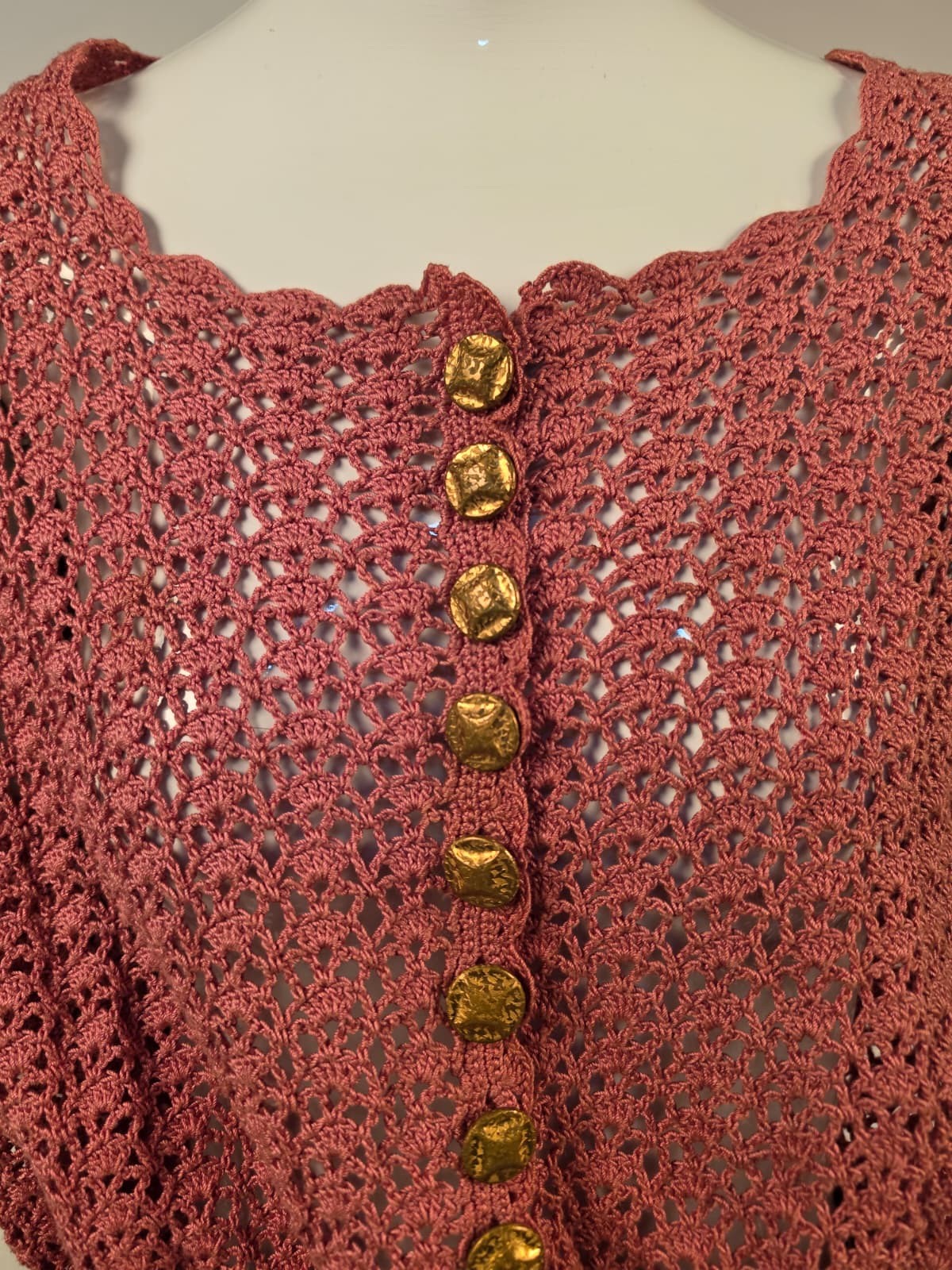 VINTAGE 1940’S ROSE HAND CROCHET DRESS SET W GOLD TONE METAL BUTTON CLOSURE