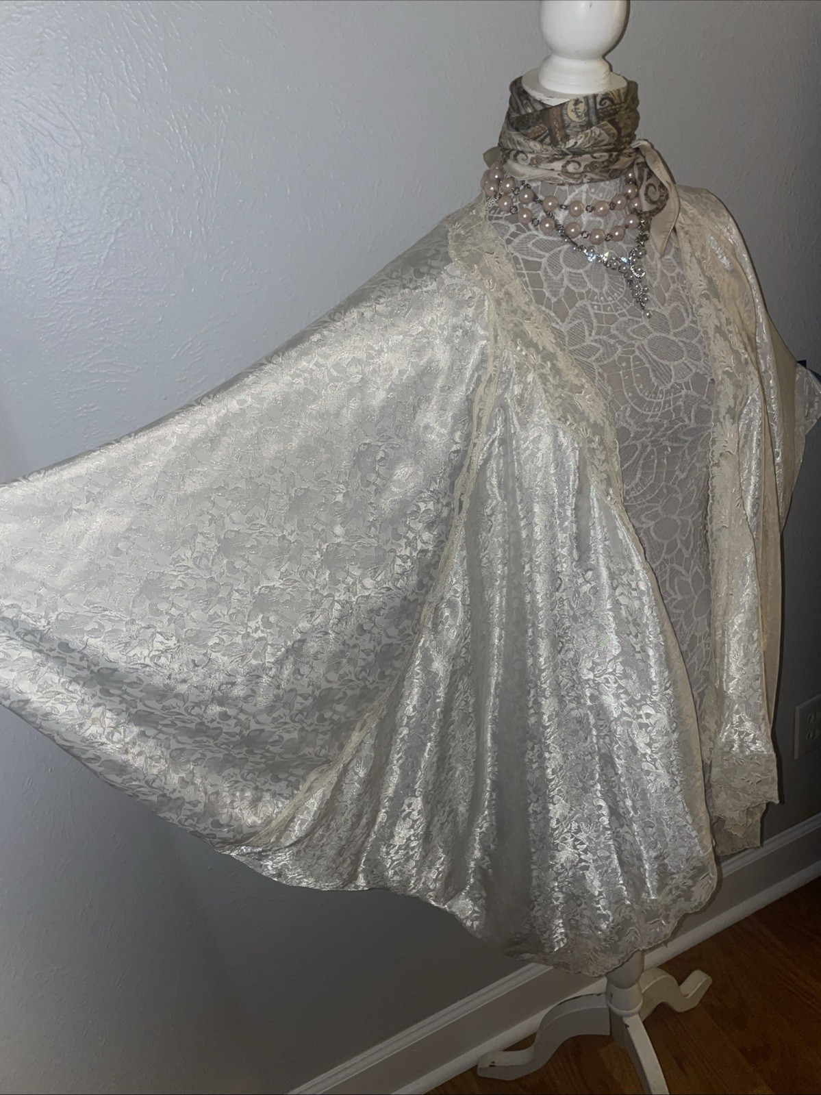 Victorias Secret Vintage Batwing Brocade Open Front Robe Dressing Gown Lace O/S