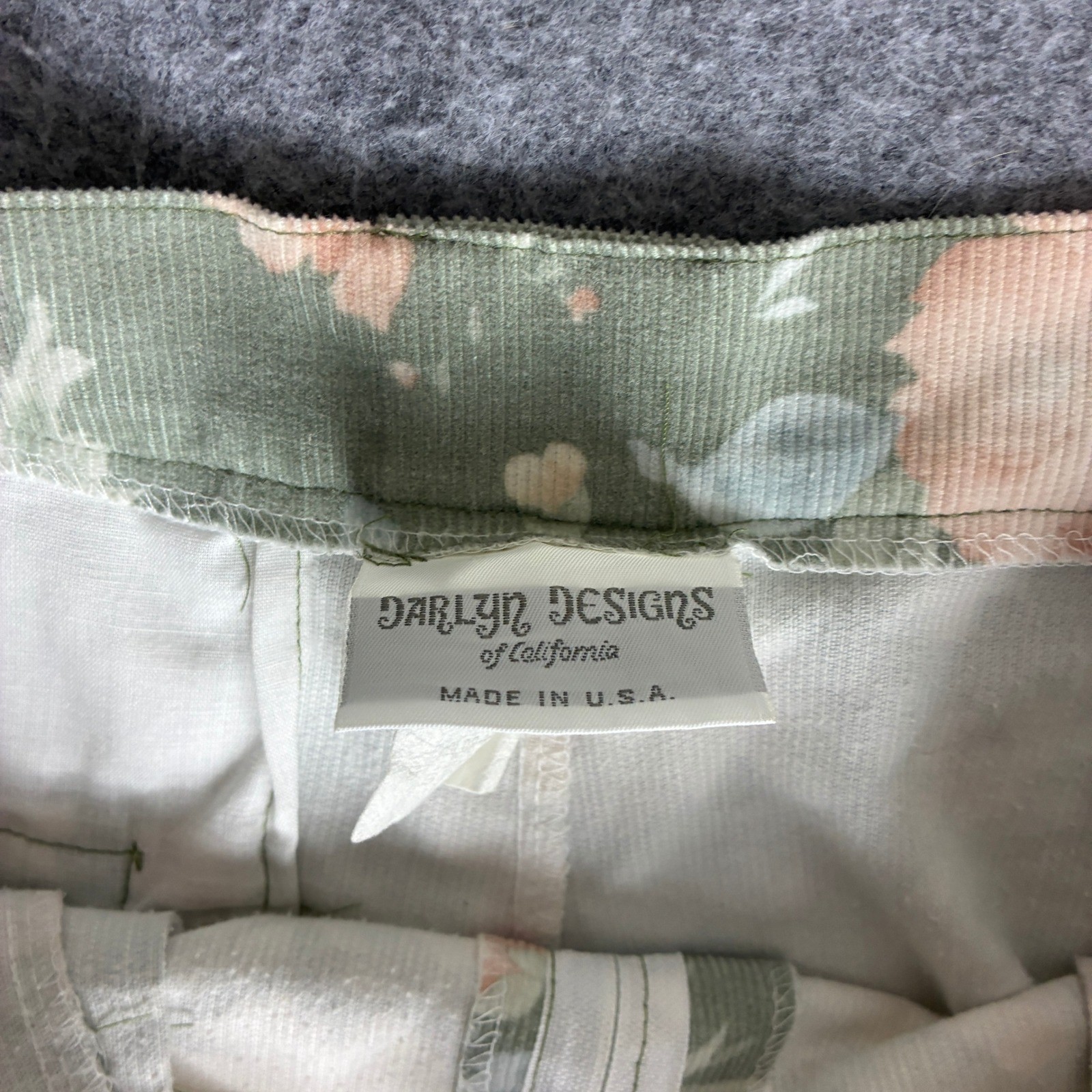 Darlyn Designs Vintage Women’s W30 Floral Corduroy Shorts High Waist Sage Green