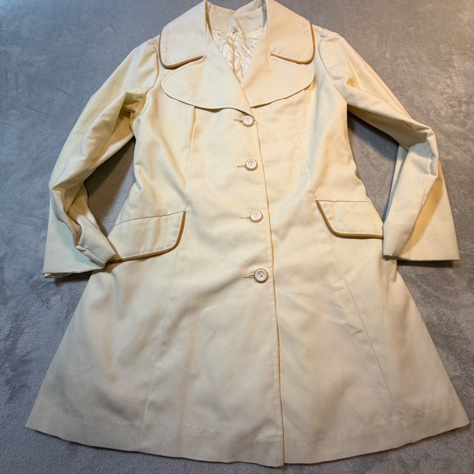Vintage 70s Cream Mod Trench Coat Tan Piping Union Made ILGWU Button Front 32in