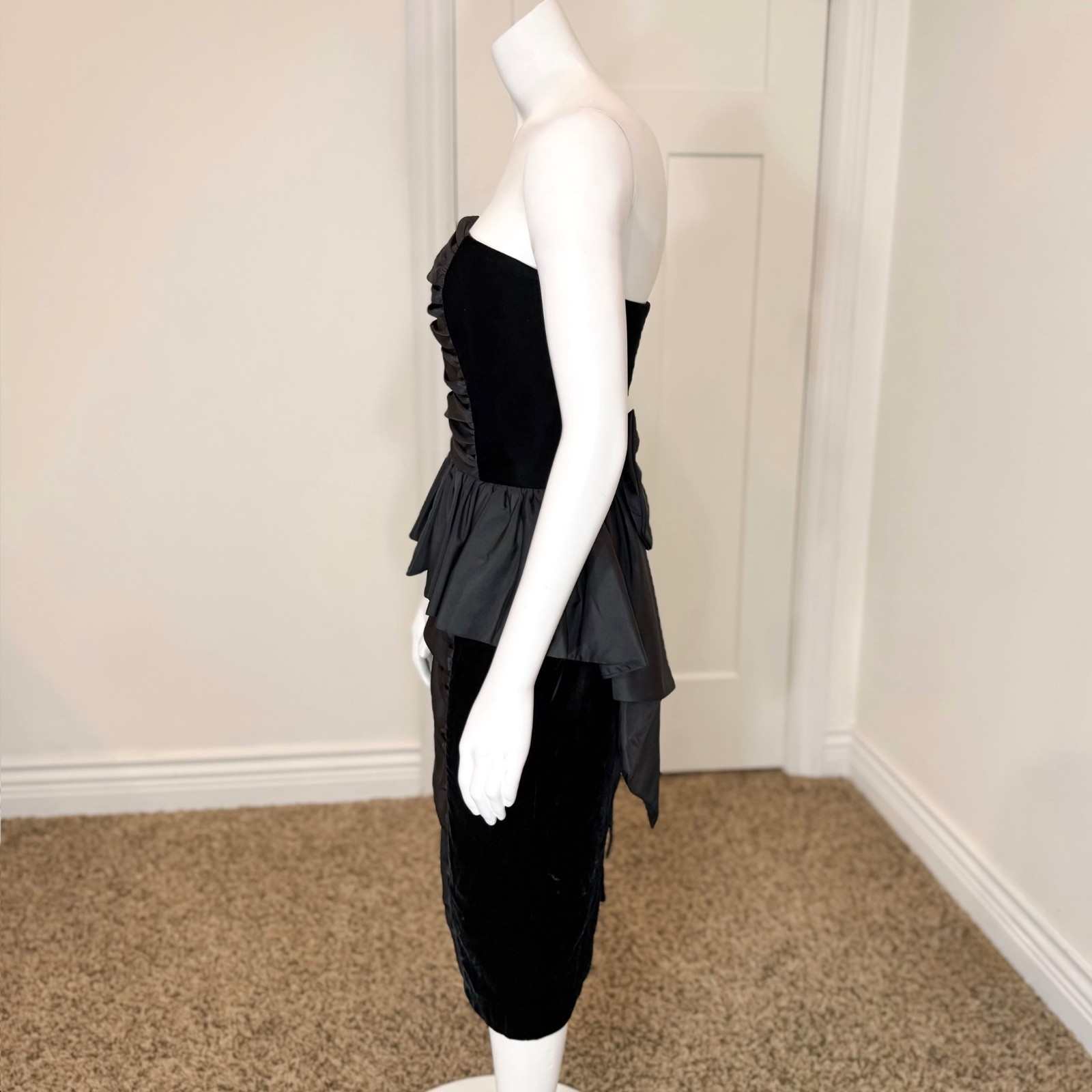 Vintage 80’s VELVET PARTY DRESS w RHINESTONE BOW S Ruched Strapless Boning Midi