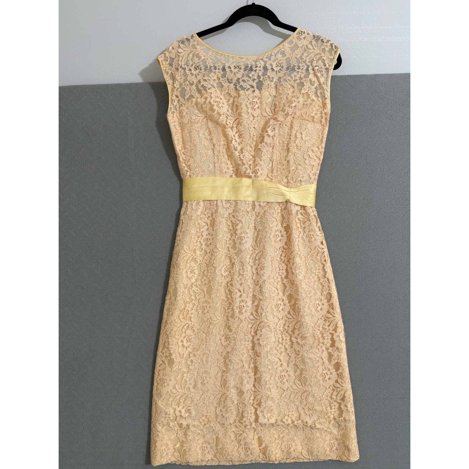 Vtg Peach Lace Sheath Dress Yellow Sash Metal Zip Womens S 1960s
