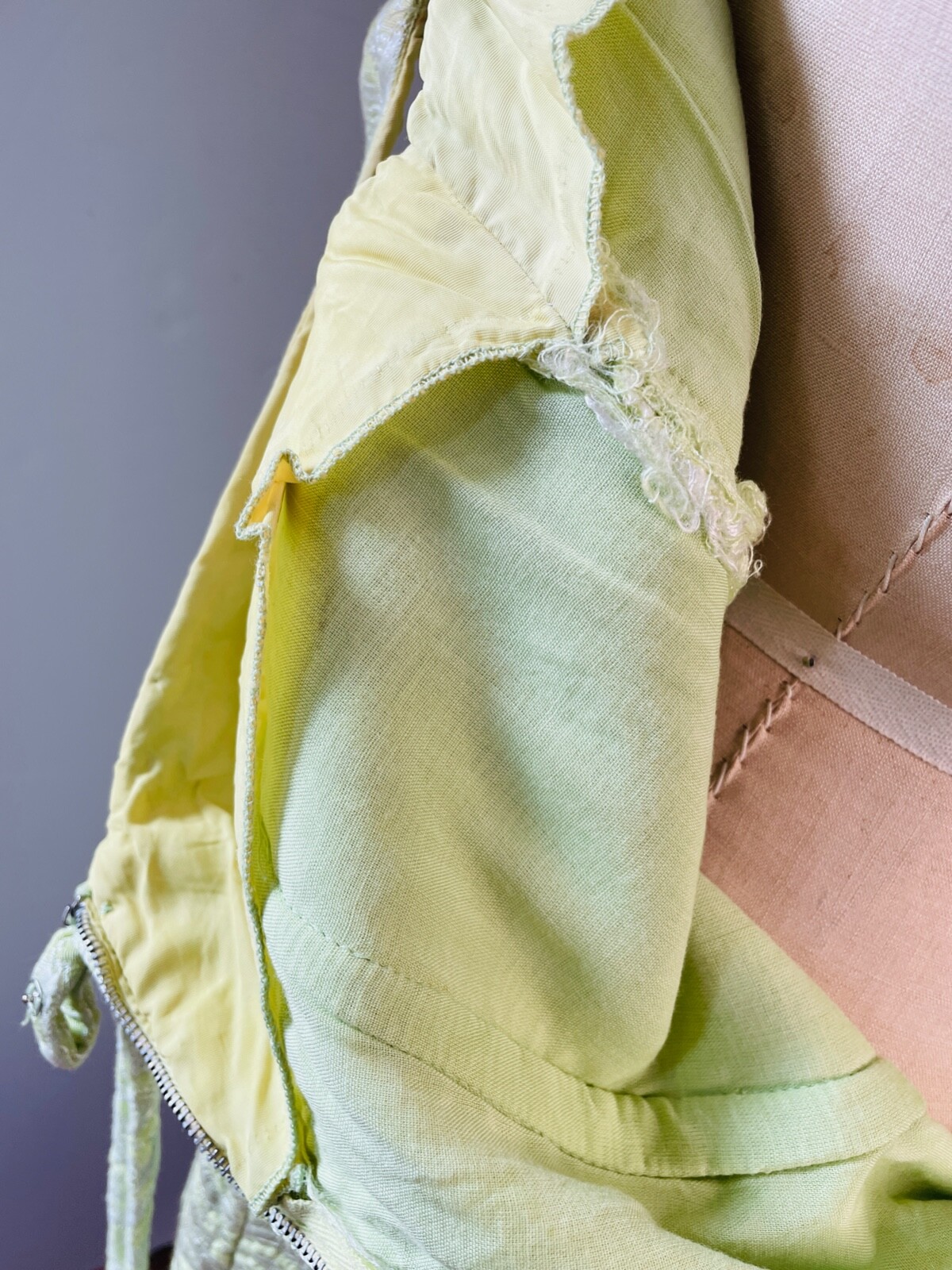 VTG MOD 60’S CITRON YELLOW-GREEN FLORAL JACQUARD MINI SHIFT COCKTAIL DRESS*S