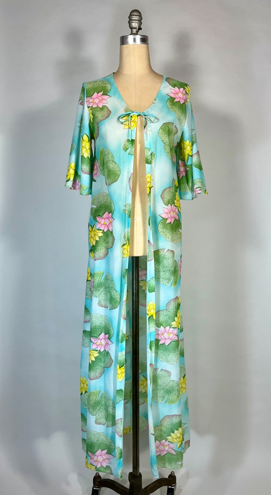 Vintage 1960’s semi-sheer lightweight robe cover-up with lily pad & lilies print