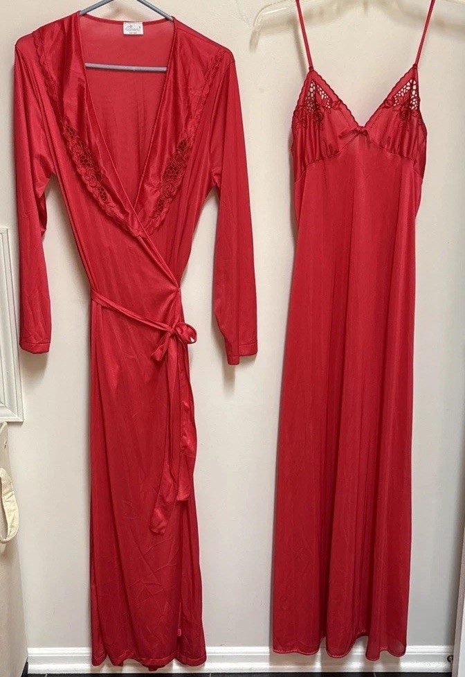 Flaw Vtg Soft Moments Peignoir Set NIGHTGOWN & ROBE Red Embroidered Trim Small