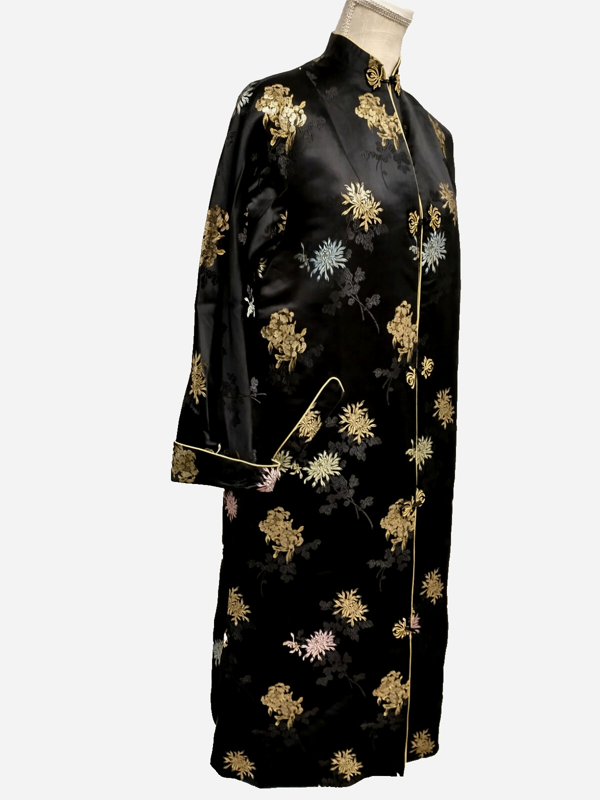 Vtg Dynasty Crown Colony Hong Kong Black Silk Blend Gold Chrysanthemums Robe 10