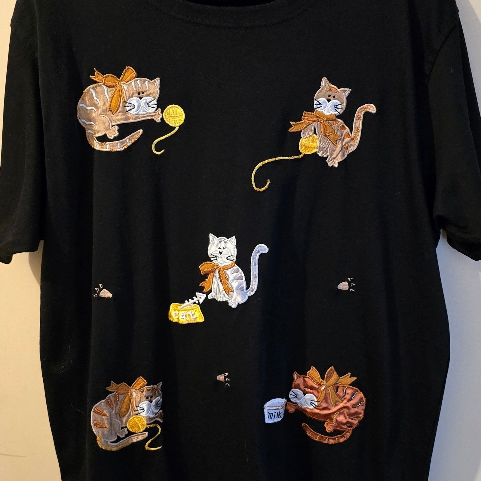 Victoria Woman Vintage Black Cat Embroidered Shoulder Pad Top 3X Short Sleeve